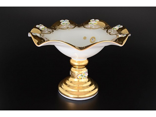 Фруктовница на ножке Bohemia Лепка Белая E-V