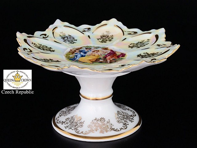 Конфетница на ножке Мадонна перламутр Корона Queens Crown фигурные края 17 см