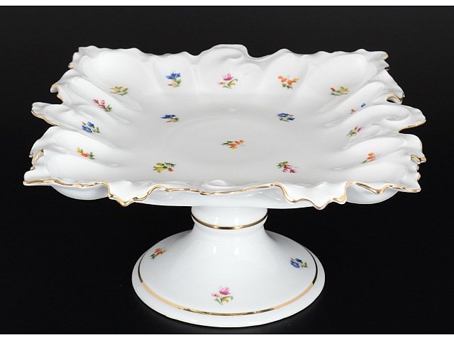 Блюдо квадратное 30 см Мелкие цветы отводка золото Queens Crown