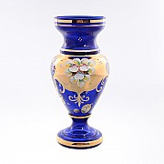 Ваза для цветов Лепка Синяя E-V Bohemia на ножке 22 см