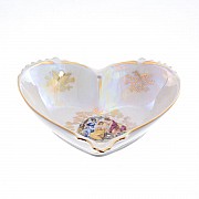 Конфетница сердце 15 см Мадонна перламутр Корона Queens Crown