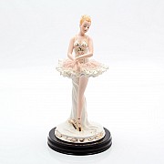 Статуэтка на деревянной подставке 35x18