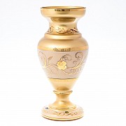 Ваза для цветов Star Crystal золотая с цветами 40 см