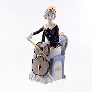 Статуэтка керамическая Девушка с виолончелью Royal Classics