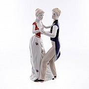 Статуэтка керамическая Танцующая пара Royal Classics 30 см