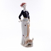 Статуэтка керамическая Девушка в красной шляпе Royal Classics 31 см
