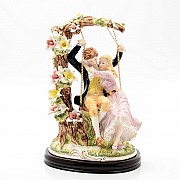 Статуэтка на деревянной подставке 37х25