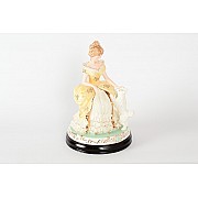 Статуэтка на деревянной подставке 20х31