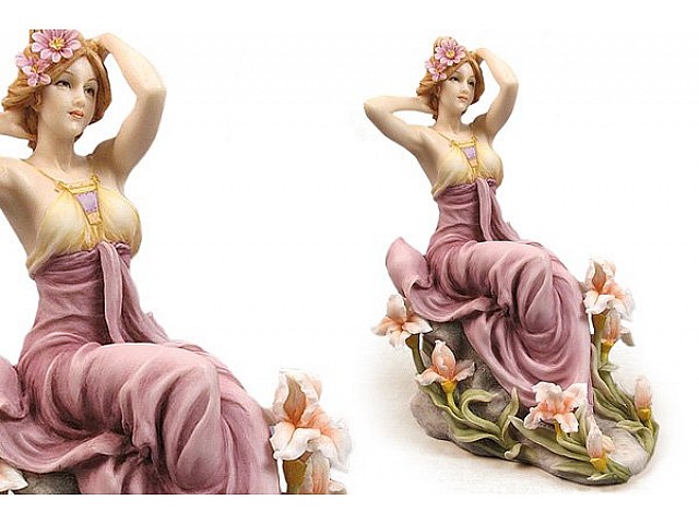 Статуэтка Девушка на камне