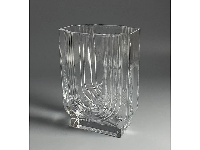 Декоративная ваза для цветов 21 см прямоугольная Vase Lenardi