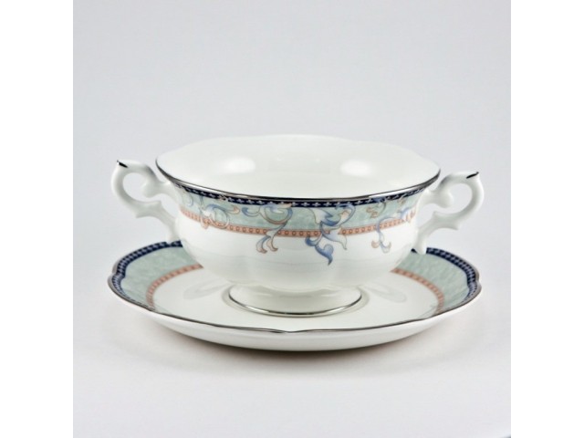 Бульонница Парагон Royal Bone China с 2 ручками на тарелке 16см Бульонница Парагон Royal Bone China с 2 ручками на тарелке 16см