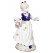 Статуэтка керамическая Девушка с корзиной Royal Classics 16 см
