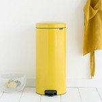 Мусорный бак Brabantia с педалью newIcon 30л Желтый