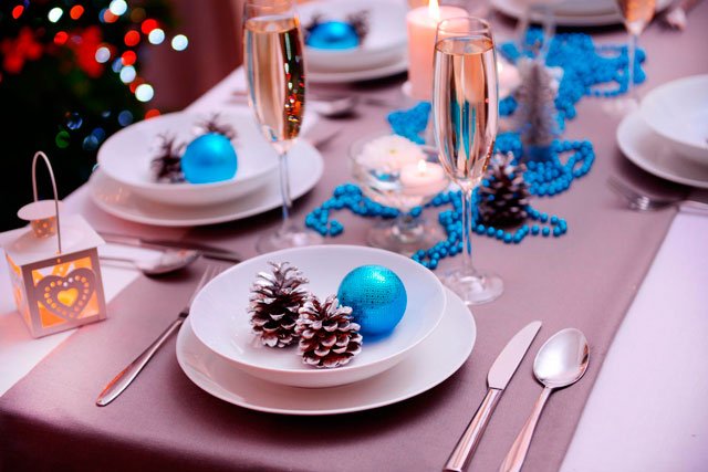 Как украсить стол: новогодняя сервировка — 50 праздничных идей