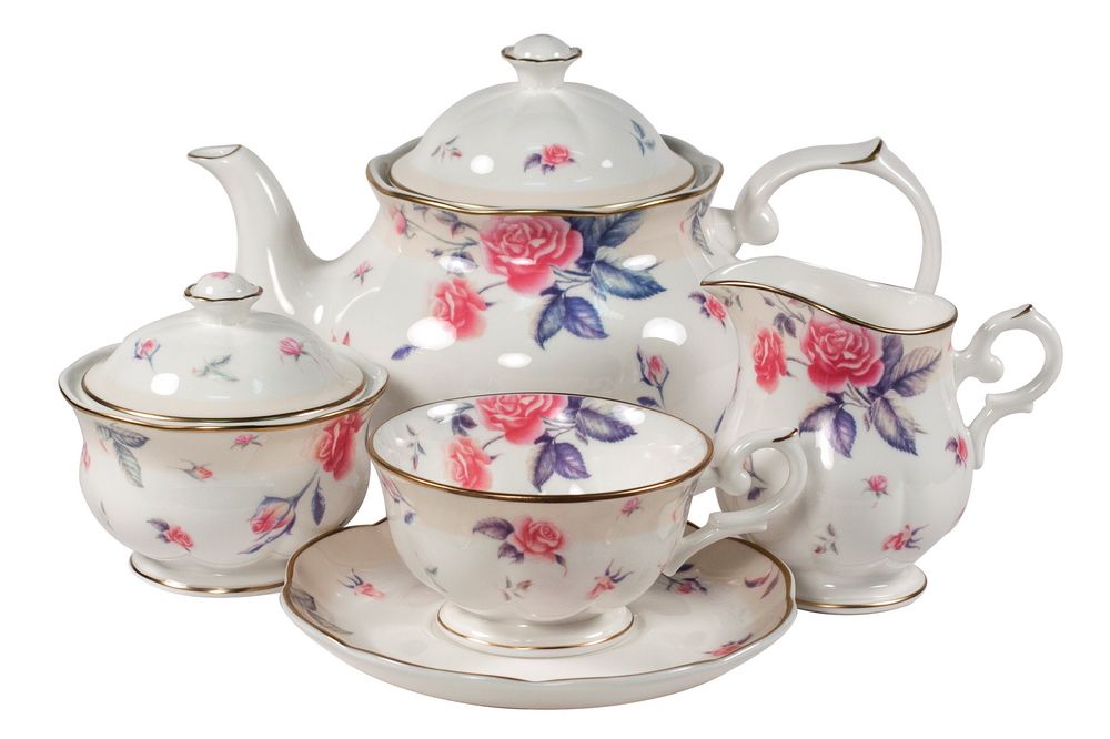 Сервизы royal. Royal Porcelain чайный сервиз. Чайный сервиз Венус. Чайный сервиз Роял чина. Сервиз чайный 17 предметов на 6 персон Венус.
